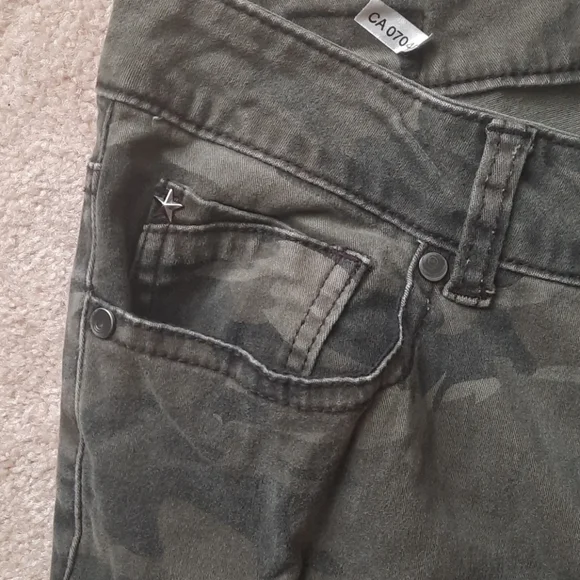 Pants - Picture 3 of 6